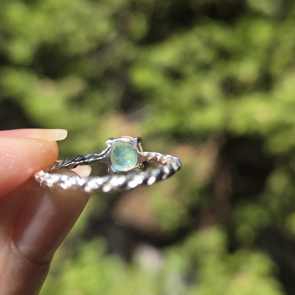 HOST PICK! 🎉🎊 Opal 1k Natural Sterling & Gold Women's Ring Sz7 - Picture 7 of 8